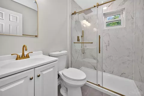 Bath - 1645 Mandarin Ct, Forest Park, OH 45240 photo 5 of 7