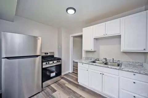 Kitchen - 2902 Whittier Ave, Dayton, OH 45420 photo 2 of 5
