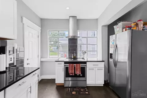 Kitchen - 6505 Madison Rd, Cincinnati, OH 45227 photo 2 of 2