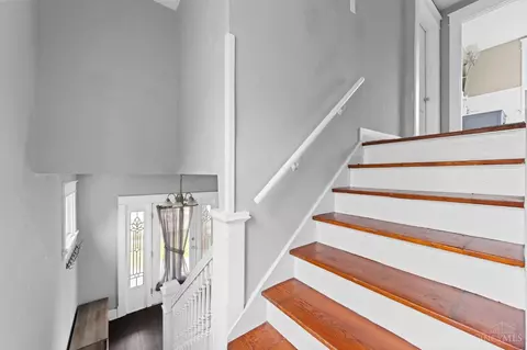 Entry Way - 6505 Madison Rd, Cincinnati, OH 45227 photo 4 of 5