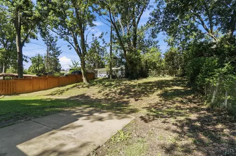 Exterior - 38 Handel Ln, Greenhills, OH 45218 photo 6 of 7