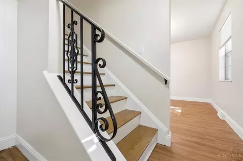 Entry Way - 38 Handel Ln, Greenhills, OH 45218 photo 4 of 7