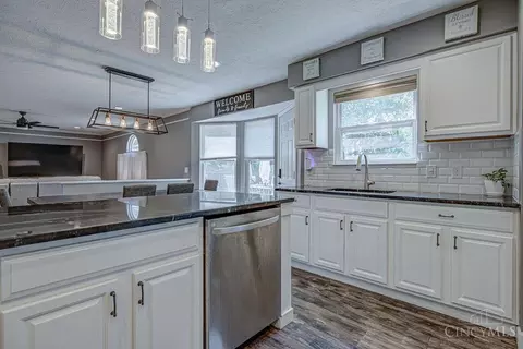 Kitchen - 861 Willowbrook Dr, Monroe, OH 45050 photo 3 of 5