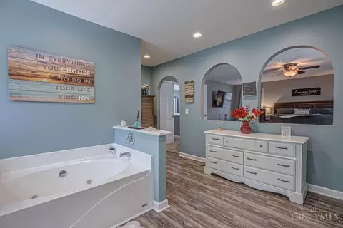 Entry Way - 861 Willowbrook Dr, Monroe, OH 45050 photo 4 of 4
