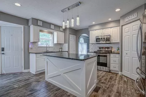 Kitchen - 861 Willowbrook Dr, Monroe, OH 45050 photo 1 of 5