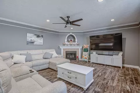 Living - 861 Willowbrook Dr, Monroe, OH 45050 photo 4 of 5