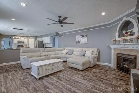 Living - 861 Willowbrook Dr, Monroe, OH 45050 photo 3 of 5