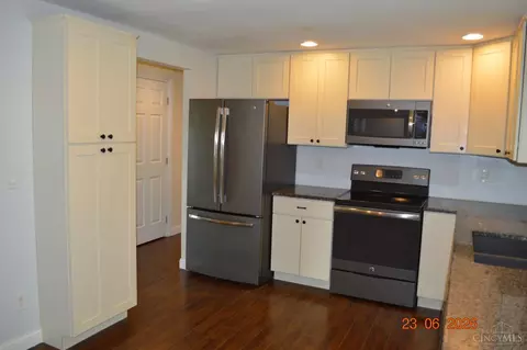 Kitchen - 2793 Maple Tree Ct, Reading, OH 45236 photo 2 of 2