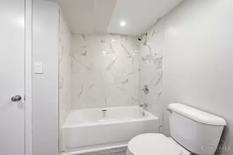 Bath - 1906 Acorn Dr, Cincinnati, OH 45231 photo 6 of 6