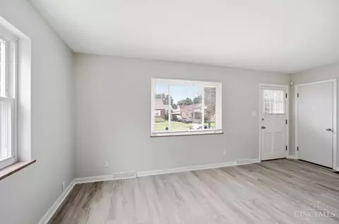 Living - 1906 Acorn Dr, Cincinnati, OH 45231 photo 4 of 4