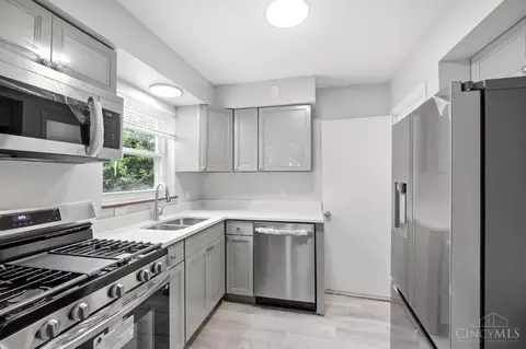 Kitchen - 1906 Acorn Dr, Cincinnati, OH 45231 photo 1 of 5
