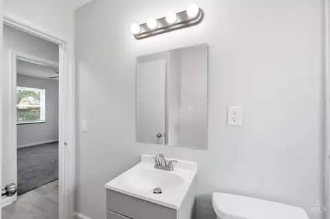 Bath - 1906 Acorn Dr, Cincinnati, OH 45231 photo 2 of 6
