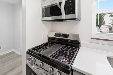 Kitchen - 1906 Acorn Dr, Cincinnati, OH 45231 photo 5 of 5