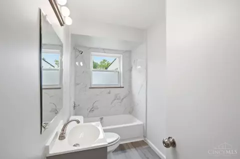 Bath - 1906 Acorn Dr, Cincinnati, OH 45231 photo 1 of 6