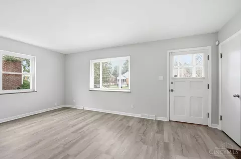 Living - 1906 Acorn Dr, Cincinnati, OH 45231 photo 2 of 4