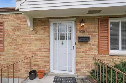Exterior - 1906 Acorn Dr, Cincinnati, OH 45231 photo 5 of 15