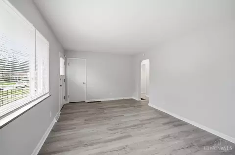 Living - 1906 Acorn Dr, Cincinnati, OH 45231 photo 3 of 4