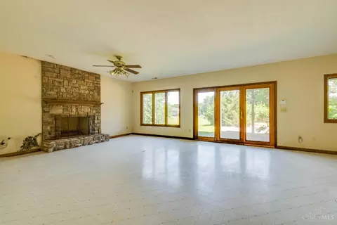 Living - 6280 Zoar Rd, Morrow, OH 45152 photo 10 of 11
