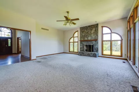Living - 6280 Zoar Rd, Morrow, OH 45152 photo 2 of 11