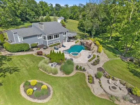 2558 Western Row Rd, Maineville, OH 45039