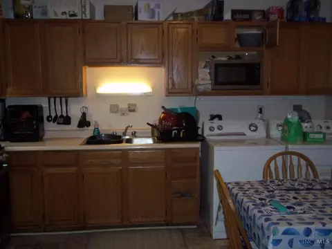 Kitchen - 1846 First Ave, Cincinnati, OH 45205 photo 2 of 3