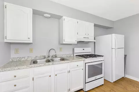 Kitchen - 305 Walnut St, Elmwood Place, OH 45216 photo 3 of 3