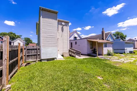 Exterior - 305 Walnut St, Elmwood Place, OH 45216 photo 7 of 9