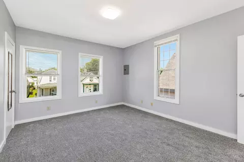 Bedroom - 305 Walnut St, Elmwood Place, OH 45216 photo 4 of 13
