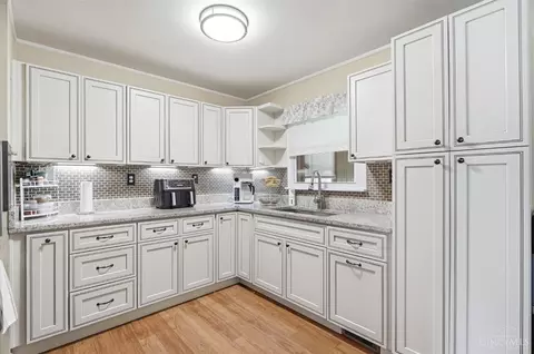 Kitchen - 2510 Berthbrook Dr, Cincinnati, OH 45231 photo 2 of 5