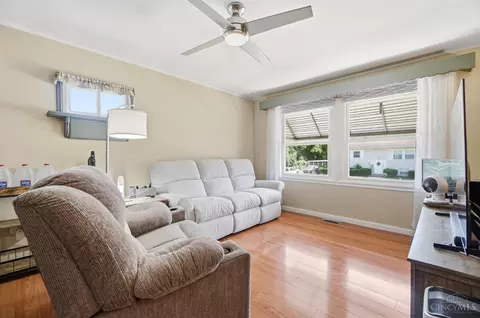 Living - 2510 Berthbrook Dr, Cincinnati, OH 45231 photo 1 of 1