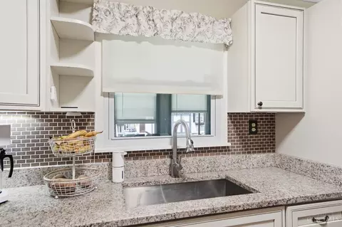 Kitchen - 2510 Berthbrook Dr, Cincinnati, OH 45231 photo 4 of 5