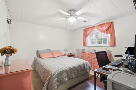 Bedroom - 2510 Berthbrook Dr, Cincinnati, OH 45231 photo 5 of 6