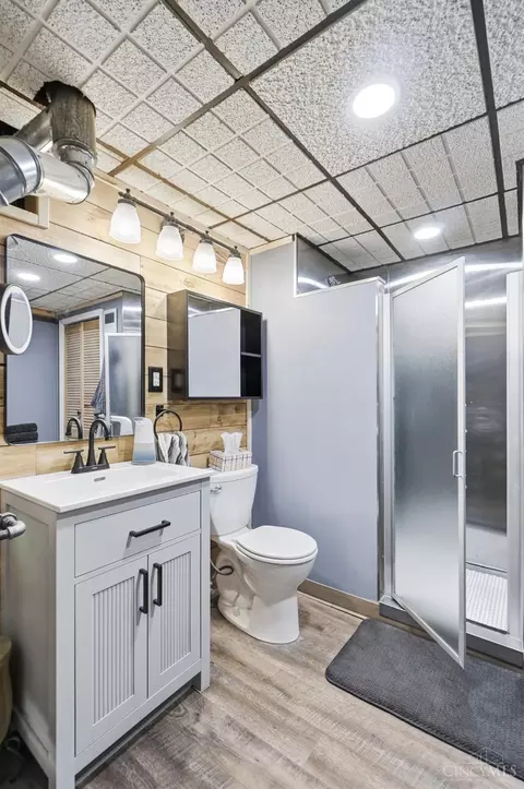 Bath - 2510 Berthbrook Dr, Cincinnati, OH 45231 photo 7 of 7