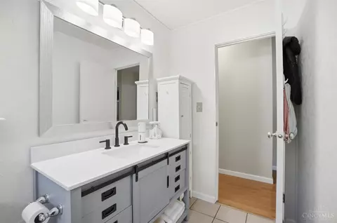 Bath - 2510 Berthbrook Dr, Cincinnati, OH 45231 photo 4 of 7