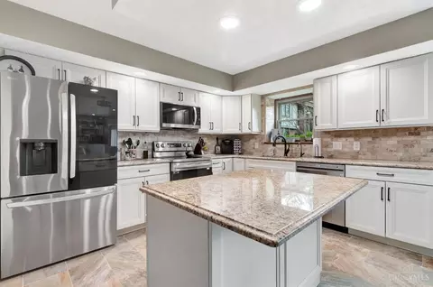Kitchen - 692 Doe Xing, Centerville, OH 45459 photo 1 of 5