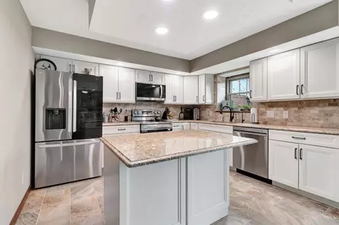 Kitchen - 692 Doe Xing, Centerville, OH 45459 photo 2 of 5