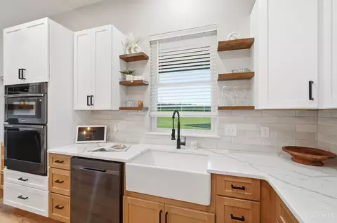 Kitchen - 8561 Debold Koebel Rd, Morrow, OH 45152 photo 5 of 6