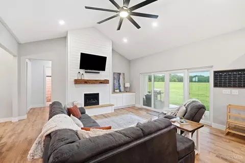 Living - 8561 Debold Koebel Rd, Morrow, OH 45152 photo 2 of 3