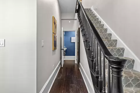 Entry Way - 435 Milton St, Cincinnati, OH 45202 photo 4 of 5