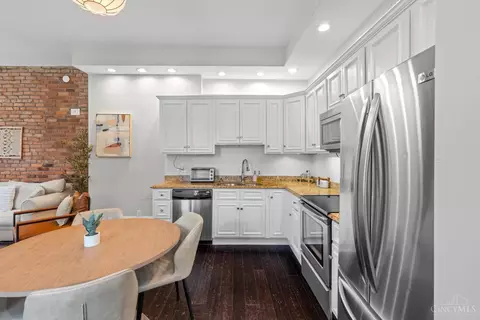 Kitchen - 435 Milton St, Cincinnati, OH 45202 photo 3 of 3