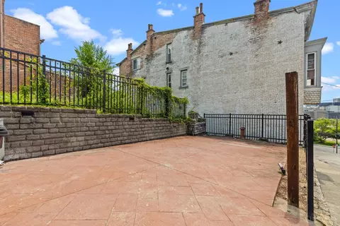 Exterior - 435 Milton St, Cincinnati, OH 45202 photo 2 of 3