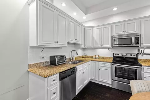 Kitchen - 435 Milton St, Cincinnati, OH 45202 photo 2 of 3