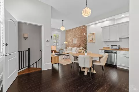 Entry Way - 435 Milton St, Cincinnati, OH 45202 photo 3 of 5