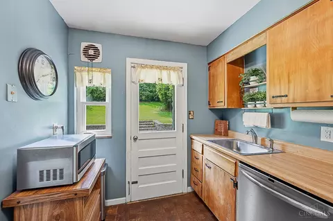 Kitchen - 5283 Highview Dr, Cincinnati, OH 45238 photo 1 of 5