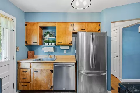 Kitchen - 5283 Highview Dr, Cincinnati, OH 45238 photo 3 of 5
