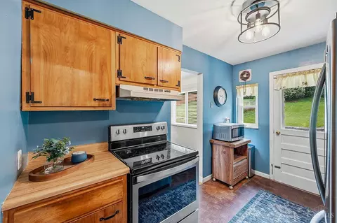 Kitchen - 5283 Highview Dr, Cincinnati, OH 45238 photo 5 of 5