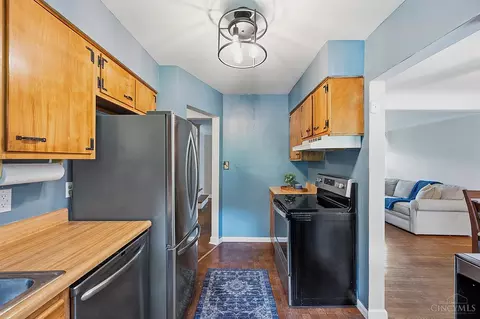 Kitchen - 5283 Highview Dr, Cincinnati, OH 45238 photo 2 of 5