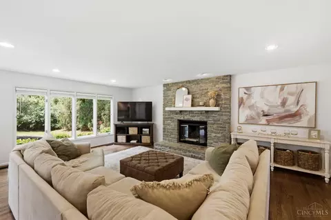 800 Eaglesknoll Ct, Cincinnati, OH 45255 photo 8