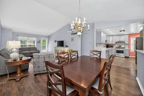Dining - 6830 Sandharbor Ct, Hamilton Township, OH 45039 photo 3 of 6