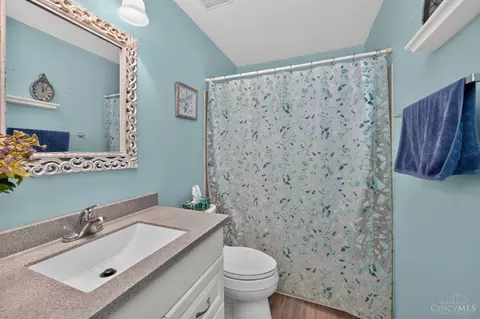 Bath - 6830 Sandharbor Ct, Hamilton Township, OH 45039 photo 3 of 5